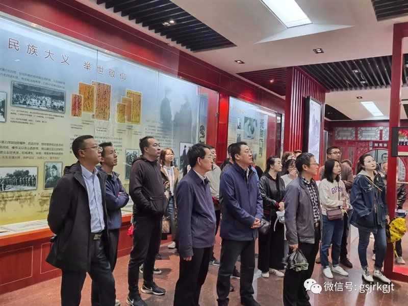 天水市政府金融办、甘肃金控天水乐鱼手机平台公司、天水卓雅服饰公司党支部联合举行主题党日活动
